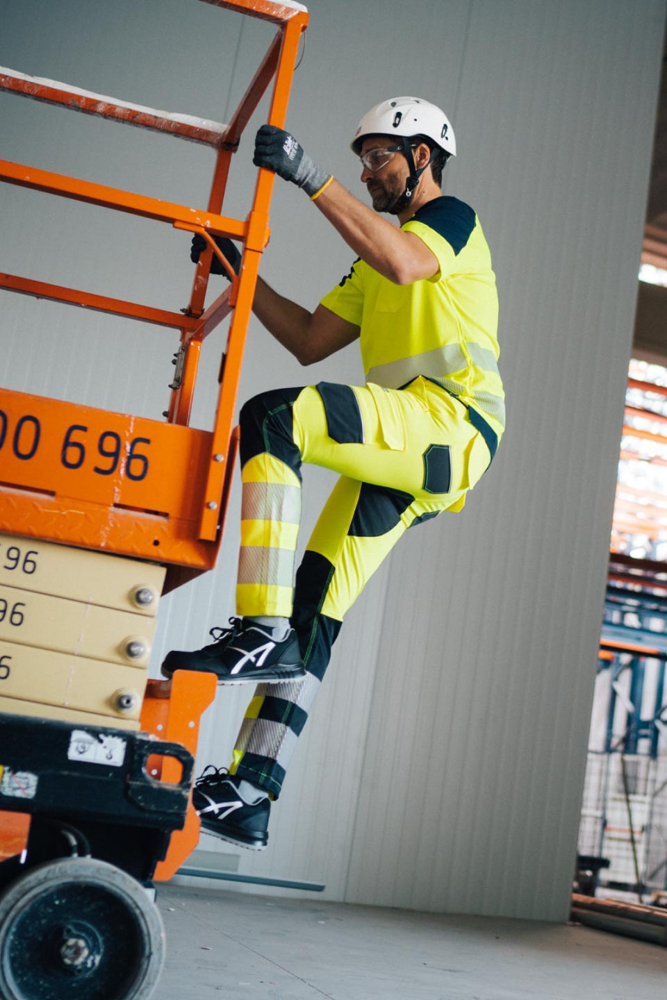 EXTREME_YELLOW_SS25_4